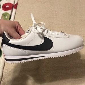 Nike White and Black Classic Sneakers